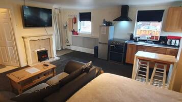 1 bedroom, desk, iron/ironing board, free WiFi