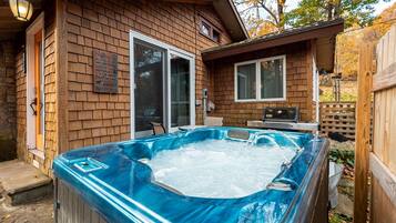 Bain à remous extérieur