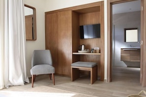 1 bedroom, in-room safe, desk, laptop workspace