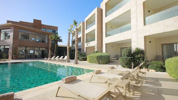 Vista frontal de la propiedad