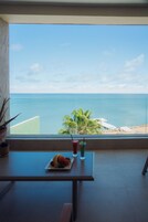 Caja fuerte, escritorio, espacio para trabajar con un portátil