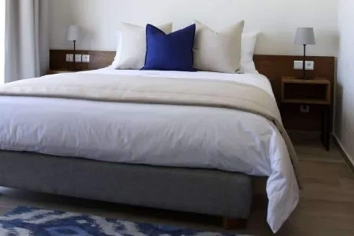Standaard kamer, 1 queensize bed, niet-roken, balkon | 1 slaapkamer, een kluis op de kamer, een bureau, een laptopwerkplek