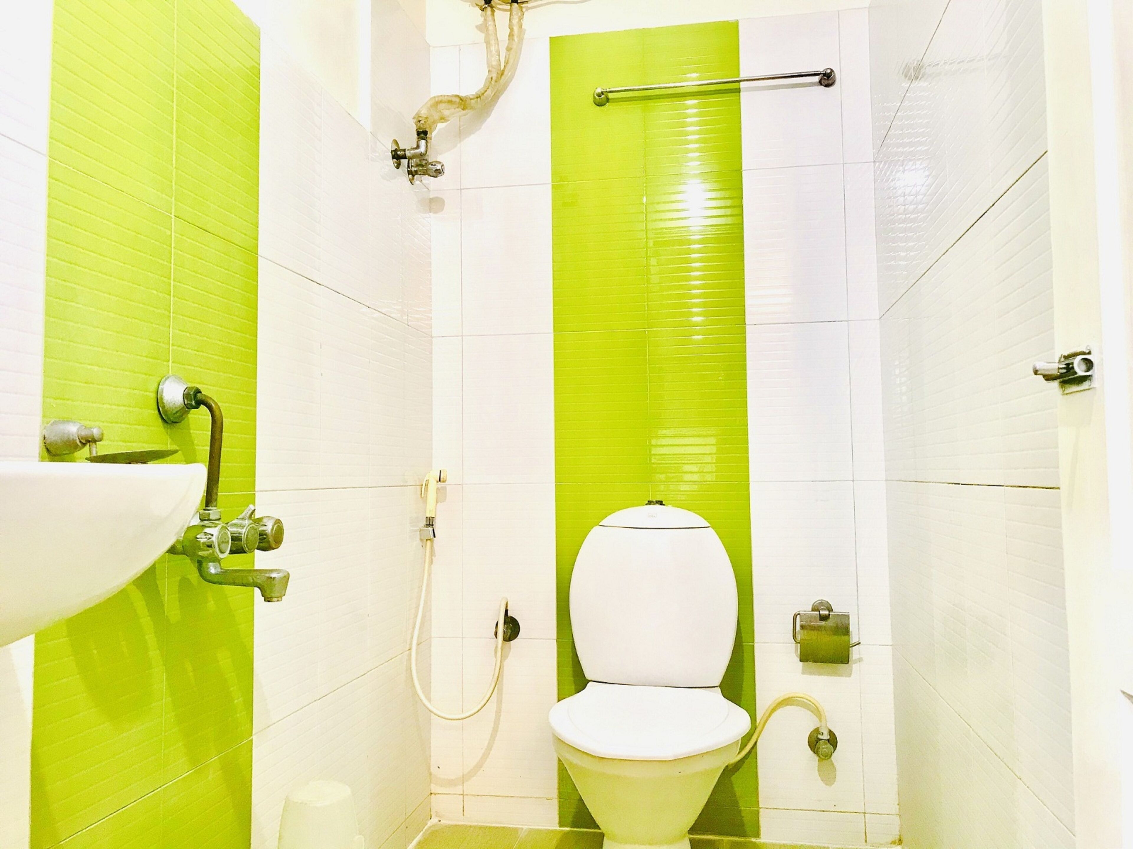 Shower, rainfall showerhead, towels