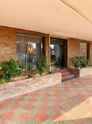 Pintu masuk properti