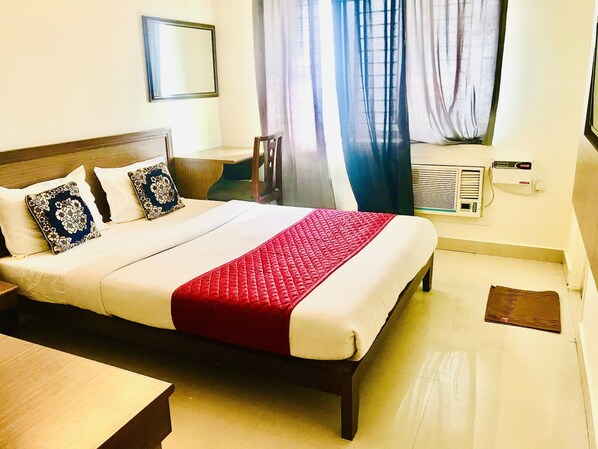 Studio Suite Deluks | Meja kerja, Wi-Fi gratis, dan seprai linen