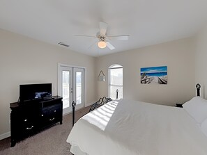 5 bedrooms, iron/ironing board, WiFi, bed sheets