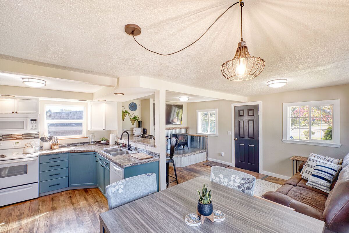 Pets friendly, In Town, walk to everything (SportsMan)