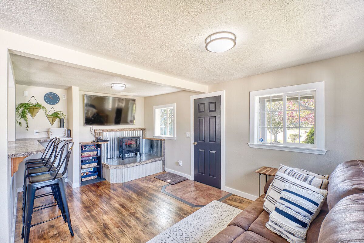 Pets friendly, In Town, walk to everything (SportsMan)