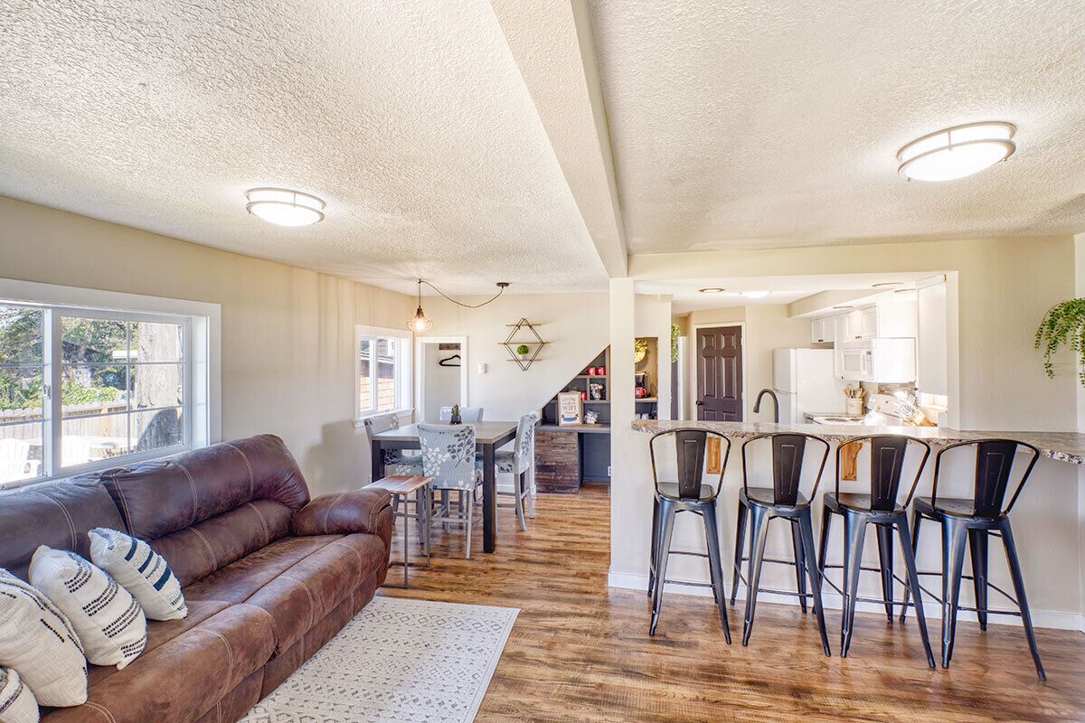 Pets friendly, In Town, walk to everything (SportsMan)