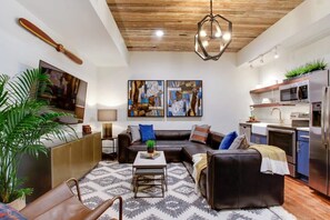 Unclassified image, 3 of 10, button