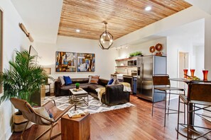 Unclassified image, 5 of 10, button