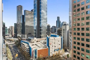 Exterior - Executive Unit with Pool and Gym near Riverfront (Southbank)