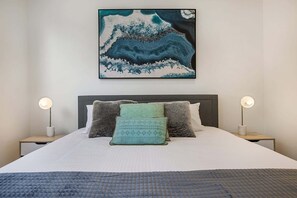 2 chambres, fer et planche à repasser, Wi-Fi, draps fournis