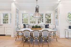 Dining - Newly Renovated! Camp District of Watercolor! Access to Watercolor Beach Club! (Santa Rosa Beach)