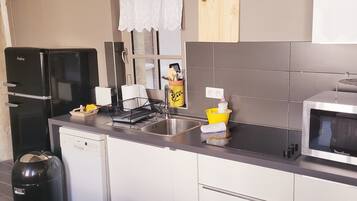 Kühlschrank, Mikrowelle, Ofen, Geschirrspüler