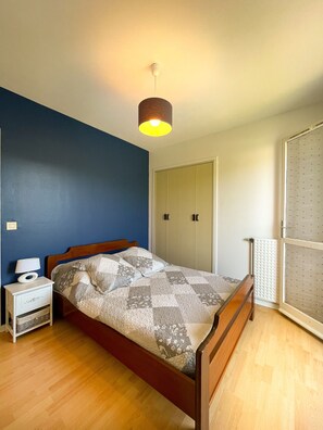 2 habitaciones, tabla de planchar con plancha y wifi