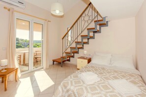 4 chambres, fer et planche à repasser, draps fournis