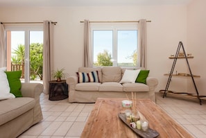 Flat-screen TV, fireplace