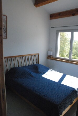 2 slaapkamers, een strijkplank/strijkijzer, reisbedje, wifi