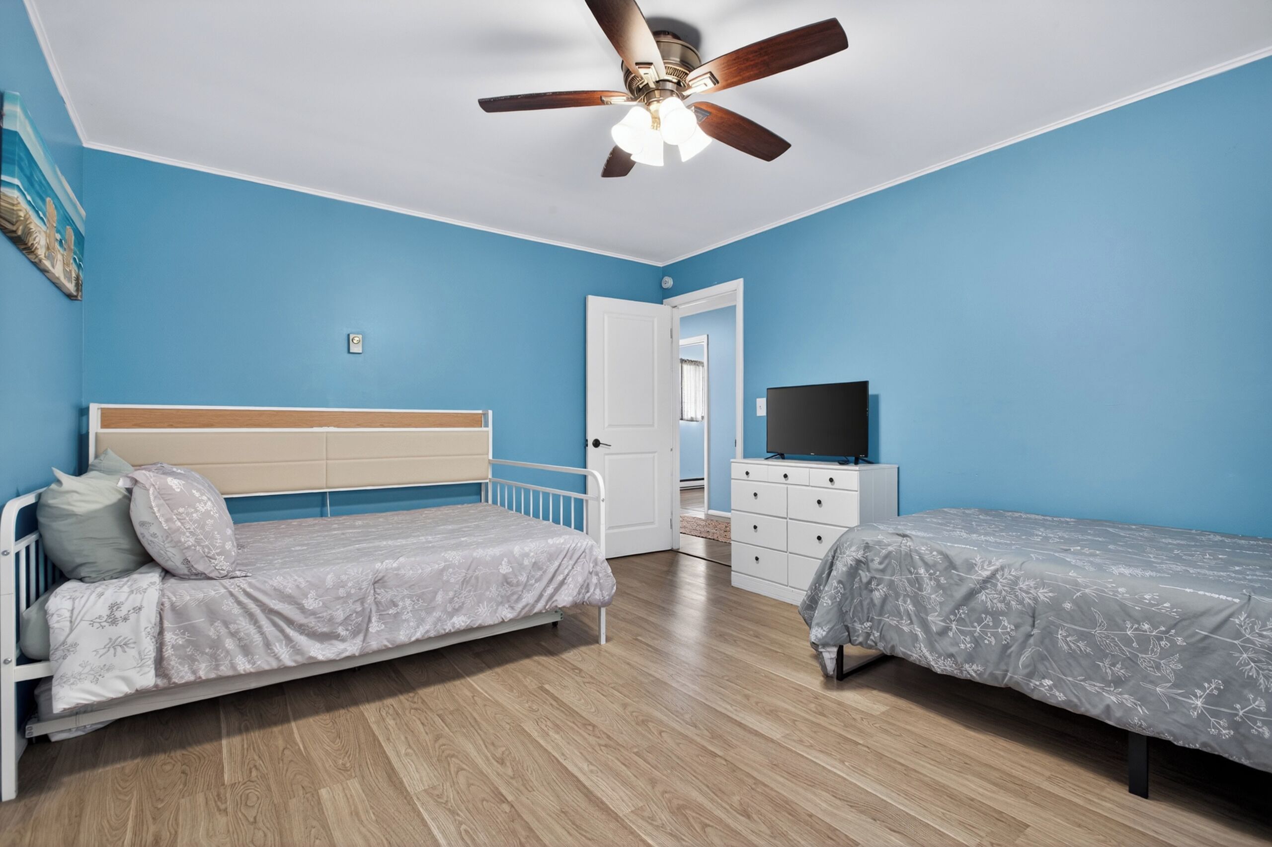 4 bedrooms, desk, iron/ironing board, free WiFi