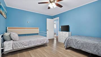 4 bedrooms, desk, iron/ironing board, free WiFi
