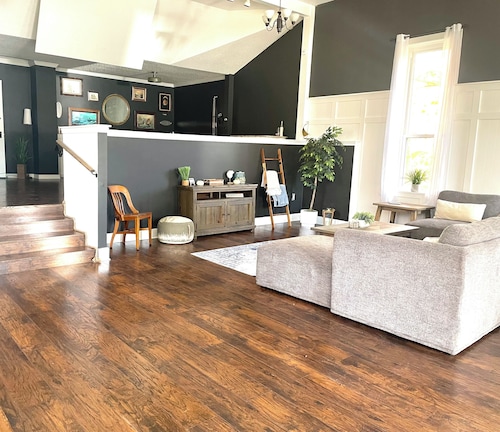 Sanctuary by the Shore, Unique Stay W/ Hot Tub by Lake MI