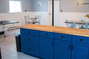 Frigorífic, microones, forn i placa de cuina 