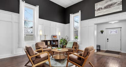 Sanctuary by the Shore, Unique Stay W/ Hot Tub by Lake MI