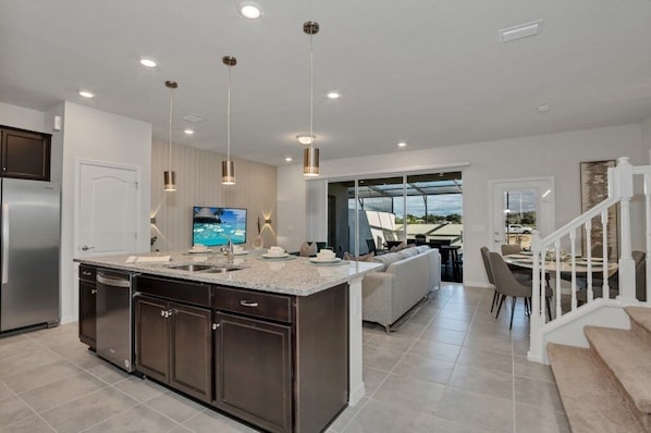 Townhome, 5 Bedrooms | Private kitchen