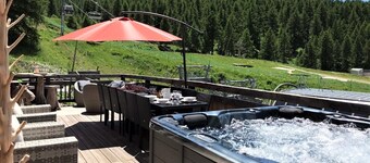 16-PERSON CHALET SKI IN SKI OUT JACUZZI CINEMA ROOM BILLIARDS FOOSBALL