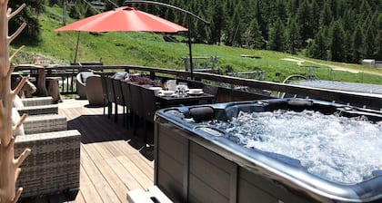 16-PERSON CHALET SKI IN SKI OUT JACUZZI CINEMA ROOM BILLIARDS FOOSBALL
