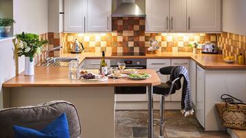 雪櫃、微波爐、焗爐、爐具