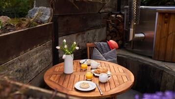 Fresh Escapes - Swallows End - Romantic - hot tub , sauna, pool