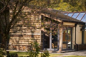 Exterior detail - Swifts Return – Cosy Dartmoor Hideaway with Wood-Fired Hot Tub & Pool (Lower Ashton)