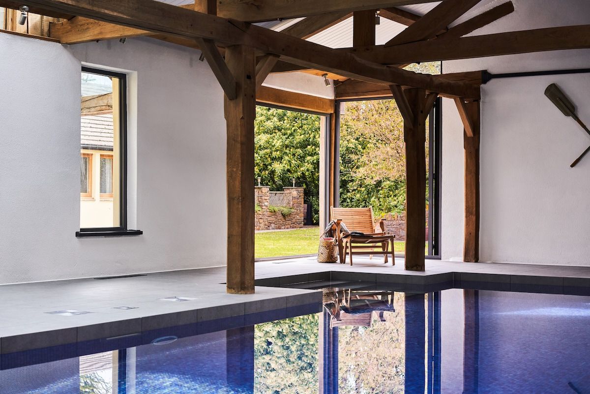 Fresh Escapes - Swifts Return - Romantic -  hot tub , sauna, pool