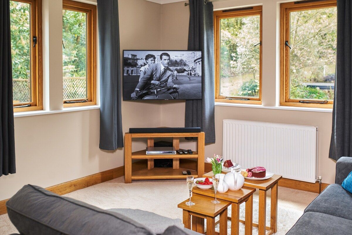 Fresh Escapes - Swifts Return - Romantic -  hot tub , sauna, pool