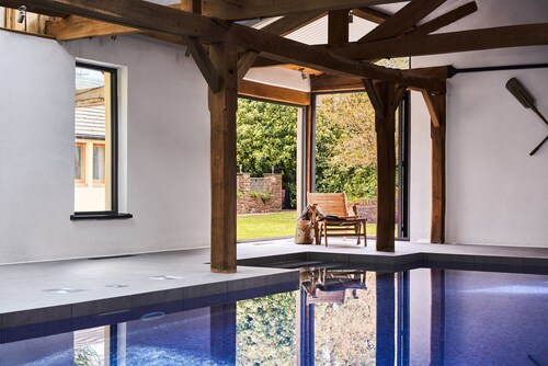 Swifts Return – Cosy Dartmoor Hideaway with Wood-Fired Hot Tub & Pool