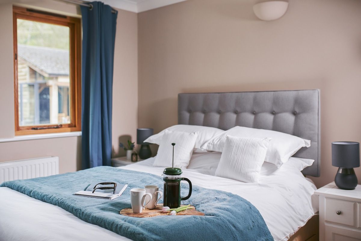Fresh Escapes - Swifts Return - Romantic -  hot tub , sauna, pool