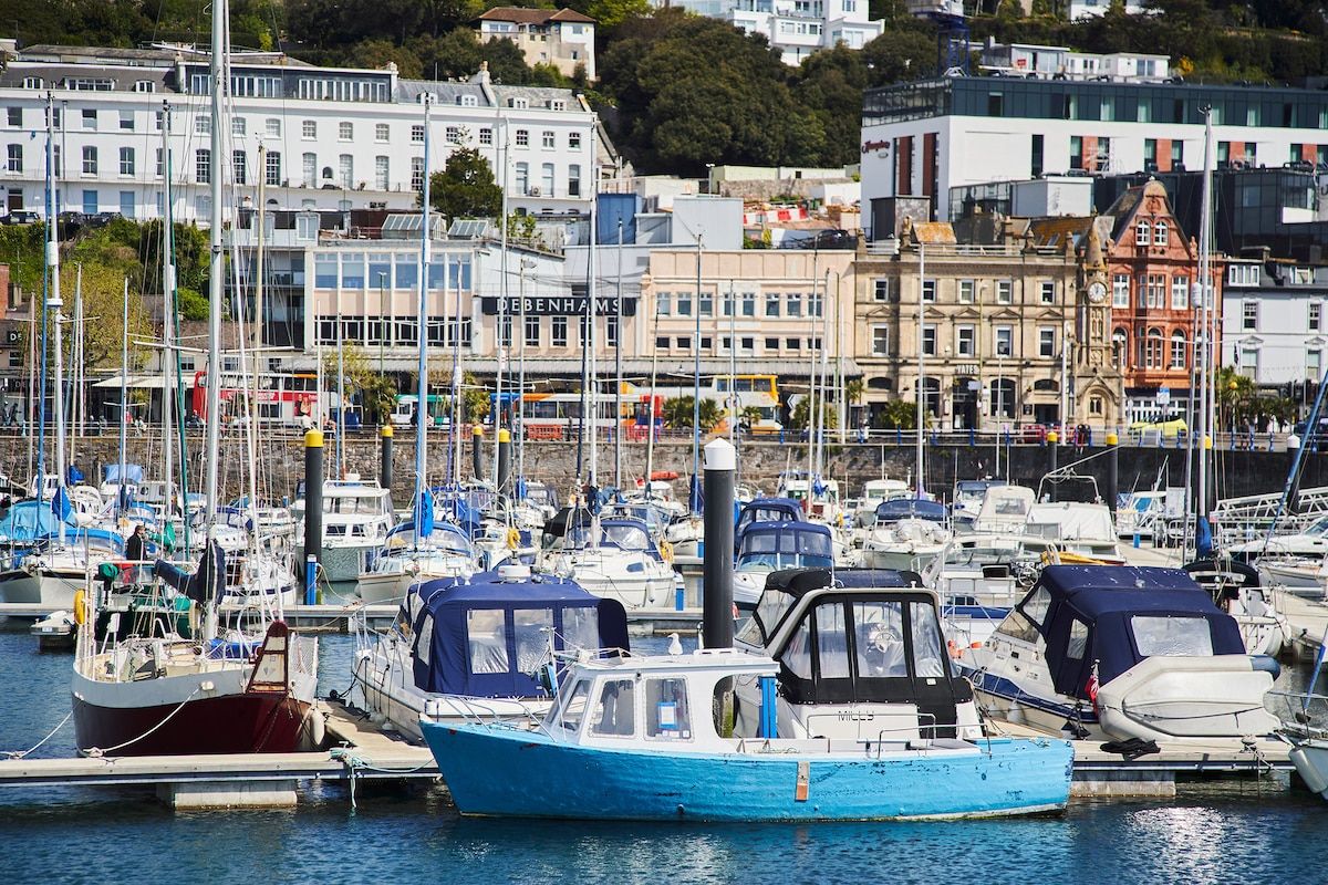 Fresh Escapes - Harbour Breeze - Hot Tub - Torquay - Sleeps 4