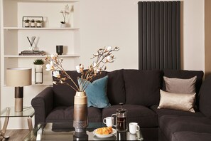 Smart TV, stereo - The Moorings - Harbourside with hot tub (Torquay)