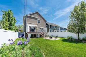 Exterior - Bright, Spacious Plymouth 4BR - Walk to DT! (Plymouth)
