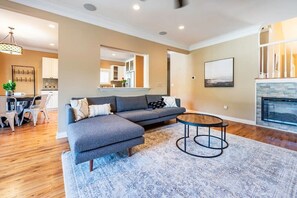 TV, fireplace, offices - Bright, Spacious Plymouth 4BR - Walk to DT! (Plymouth)