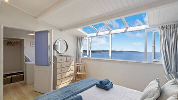 4 makuuhuonetta, silitysrauta/-lauta, ilmainen Wi-Fi, vuodevaatteet