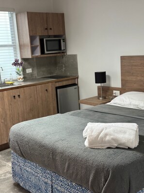 1 bedroom, desk, free WiFi, bed sheets