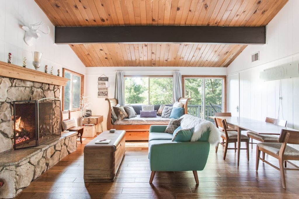 The Starlight Lodge, just a short walk to Lake Gregory