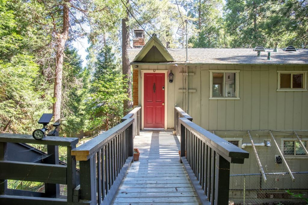 The Starlight Lodge, just a short walk to Lake Gregory