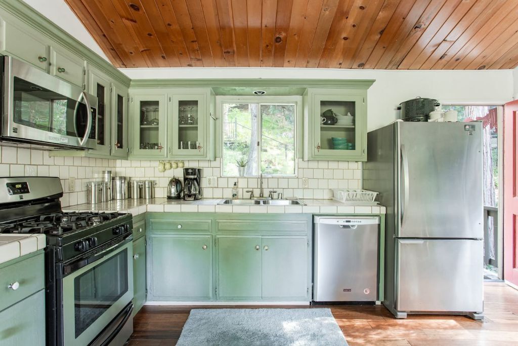 The Starlight Lodge, just a short walk to Lake Gregory