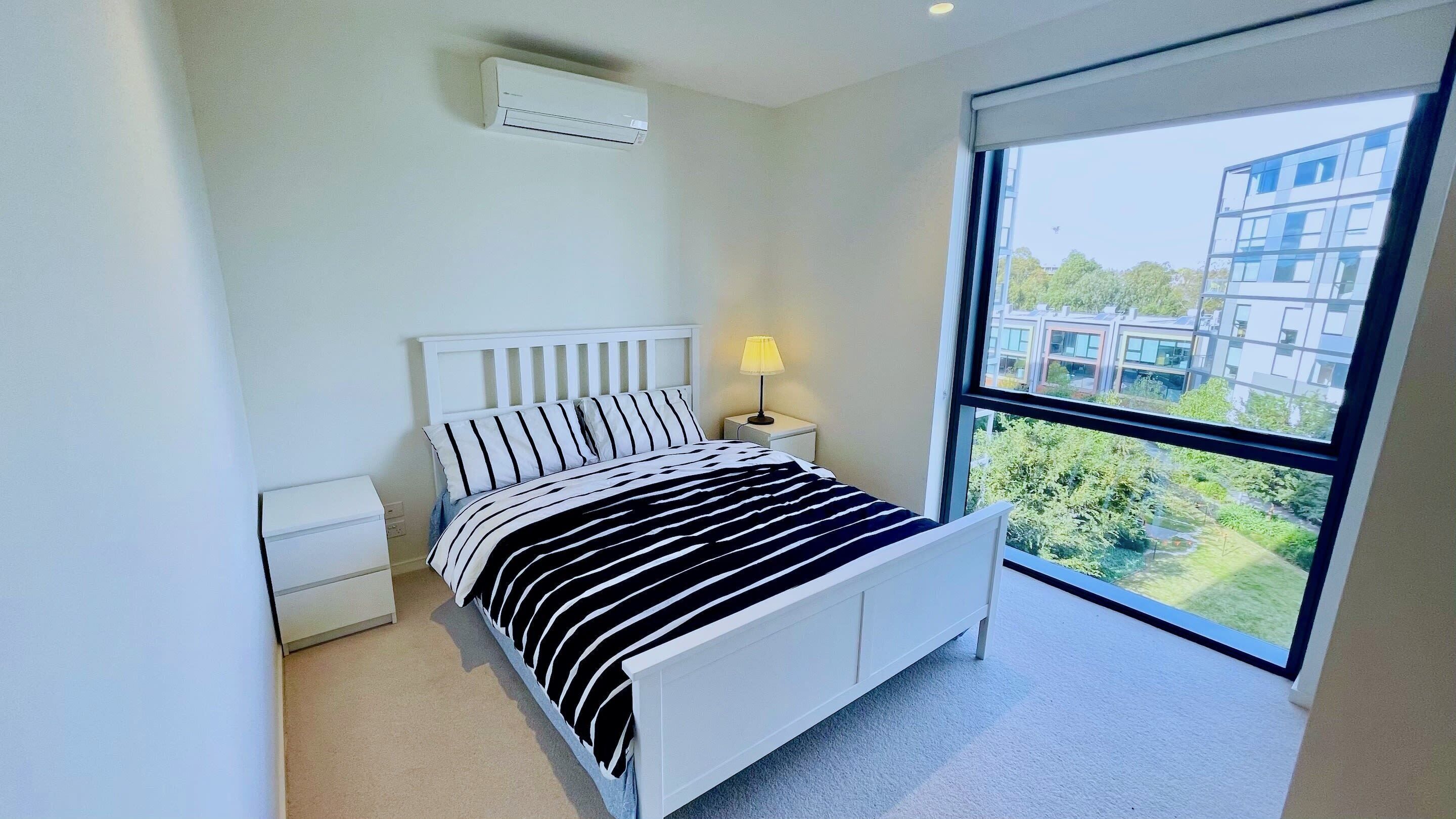 Brilliant Toorak Park Apartment GardenView FreeParking SmartTV Netflix & Foxtel