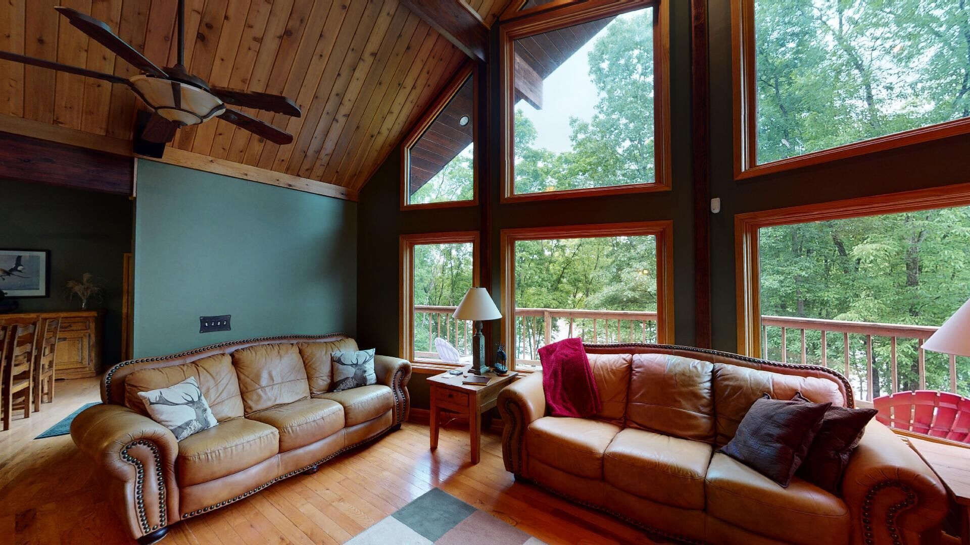 Secluded Luxury Lodge Overlooking Private 28 Acre Lake near Hocking Hills Region