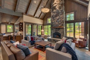 TV, fireplace, stereo
